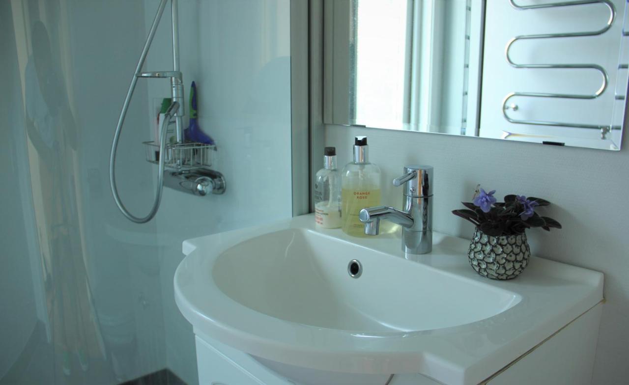 Private Room For Rent In A Villa With Garden View Älmhult المظهر الخارجي الصورة